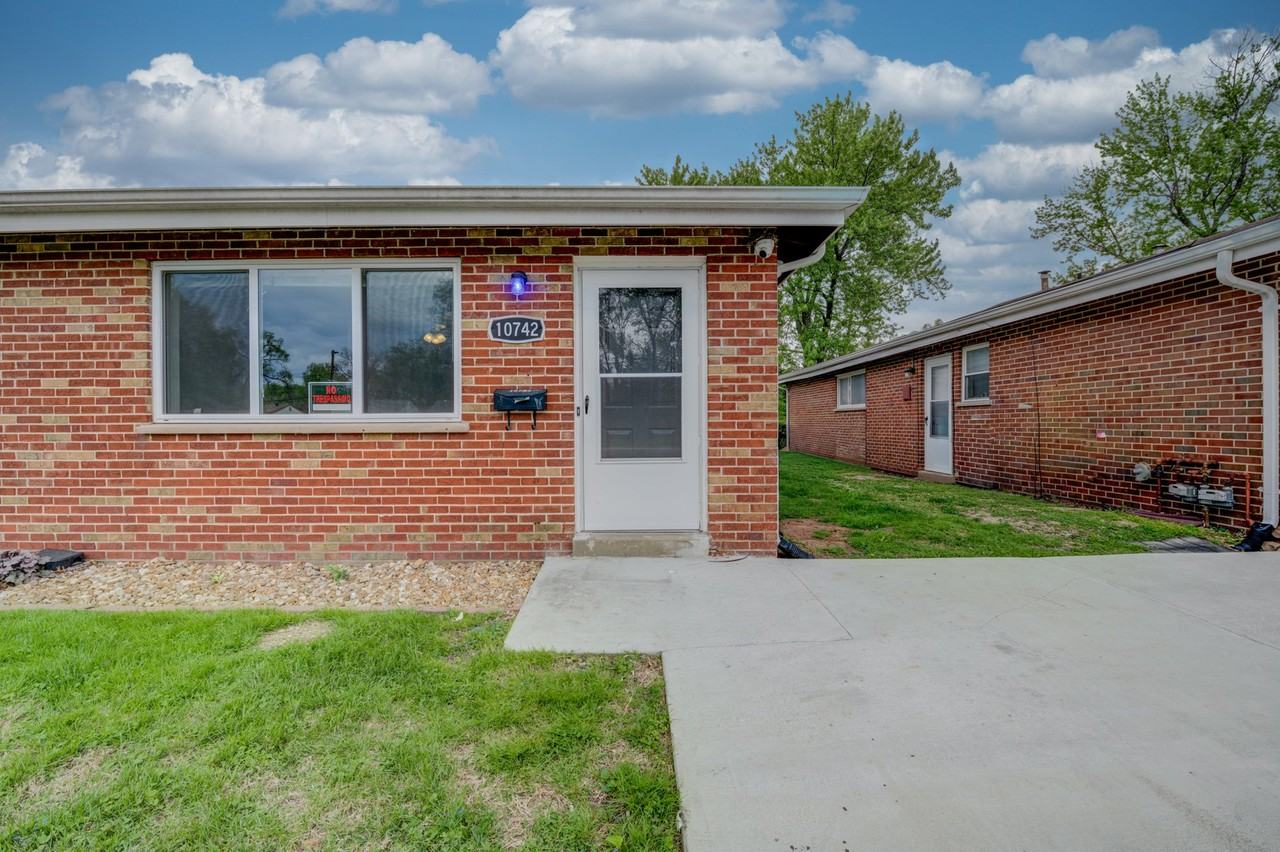 10742 Tropic Dr - Photo 2 of 11