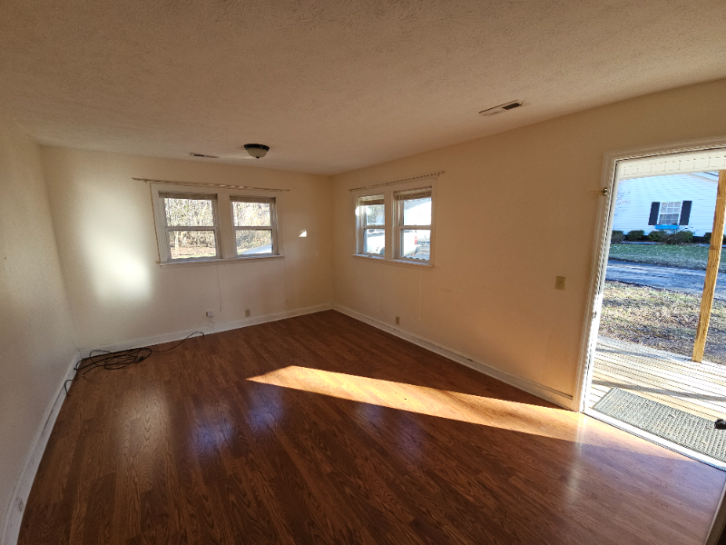 710 Vista Dr - Photo 2 of 9