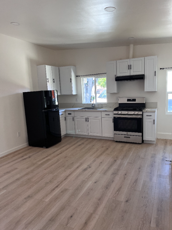 4315 Eileen St - Photo 3 of 15