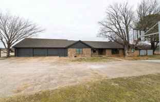 featured image of 3193 E Highway