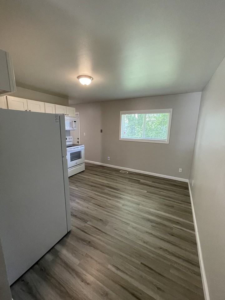 2804 E Illinois St - Photo 4 of 12