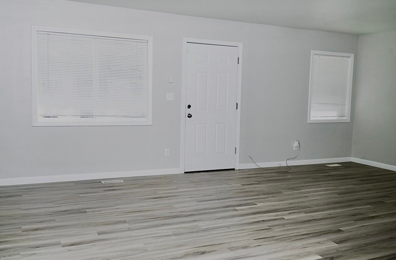 2804 E Illinois St - Photo 5 of 12