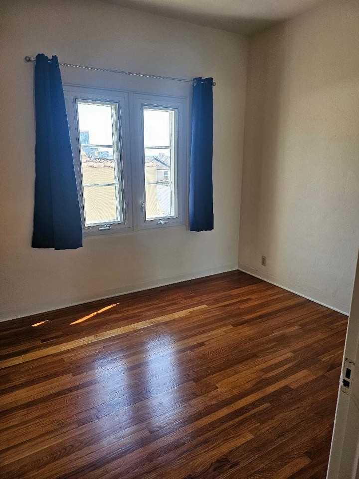 417 W Kalmia St #1 - Photo 3 of 6