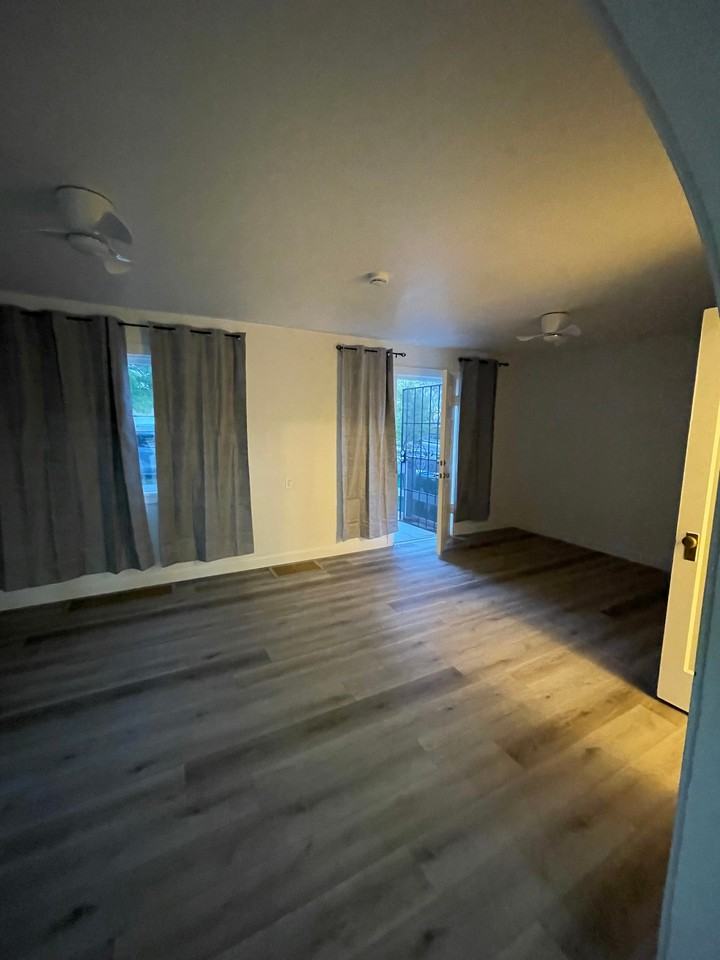 210 Reno Ave - Photo 5 of 14