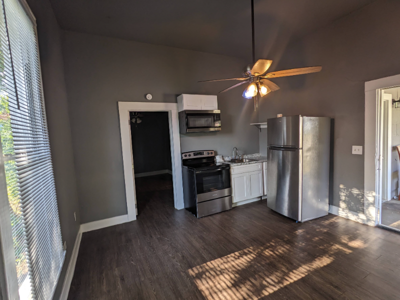225 W Monterey St #A - Photo 4 of 11