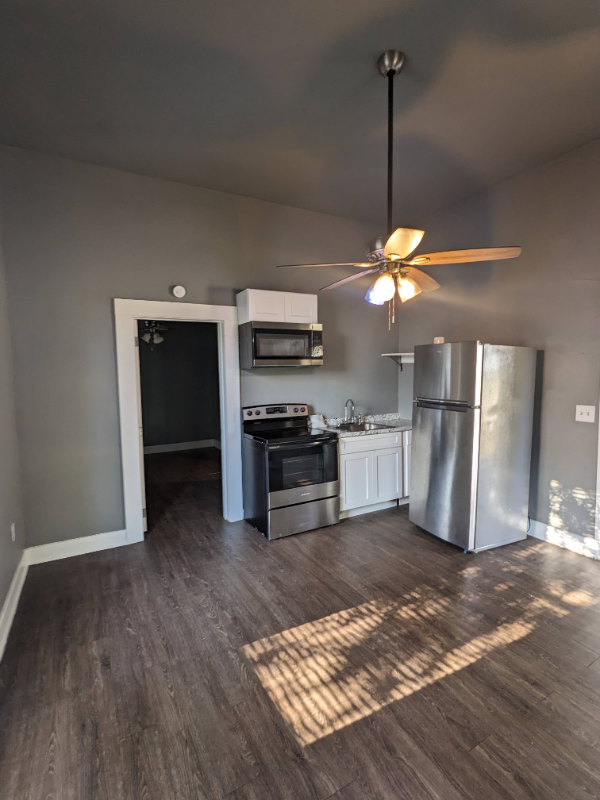 225 W Monterey St #A - Photo 5 of 11