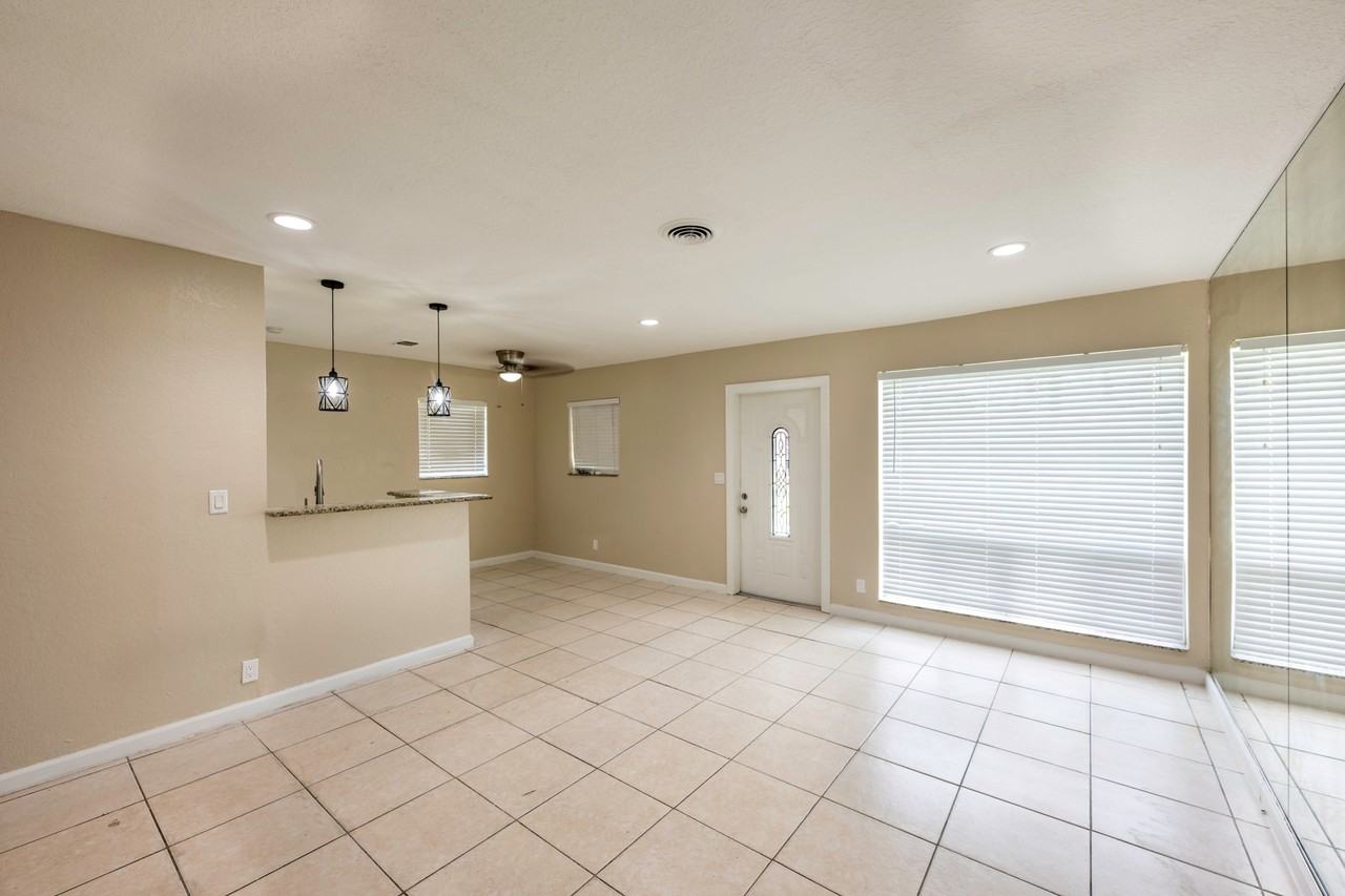131 Nwstreet - Photo 2 of 15