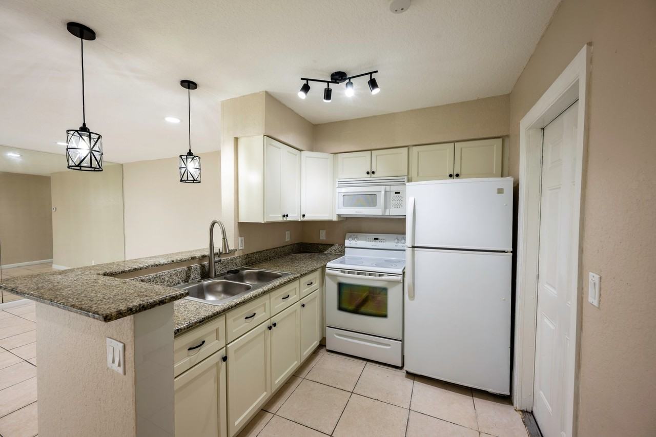 131 Nwstreet - Photo 5 of 15