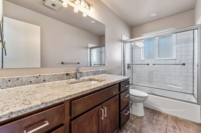 5417 S Fox St - Photo 4 of 12