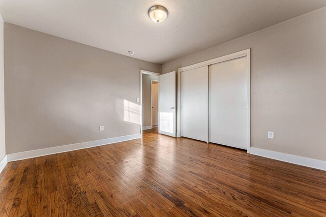 5417 S Fox St - Photo 5 of 12