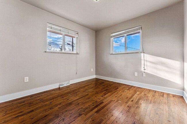 5417 S Fox St - Photo 6 of 12