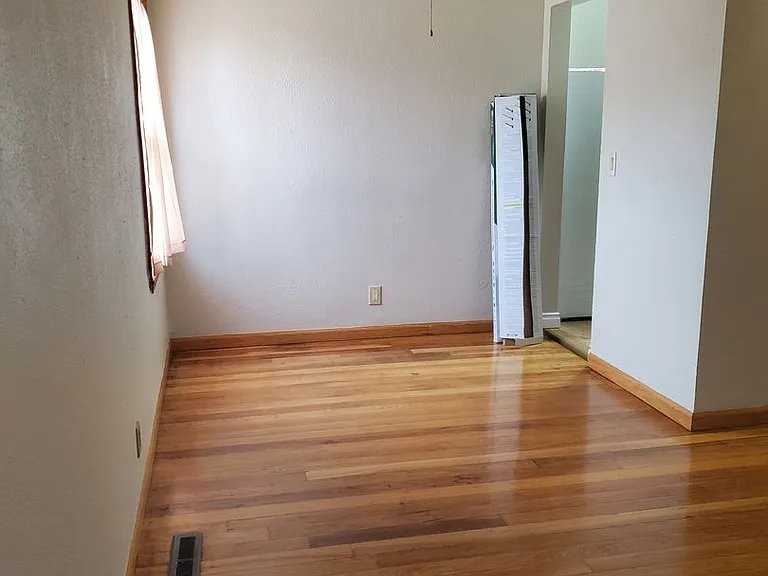 224 E Graves Rd - Photo 3 of 20