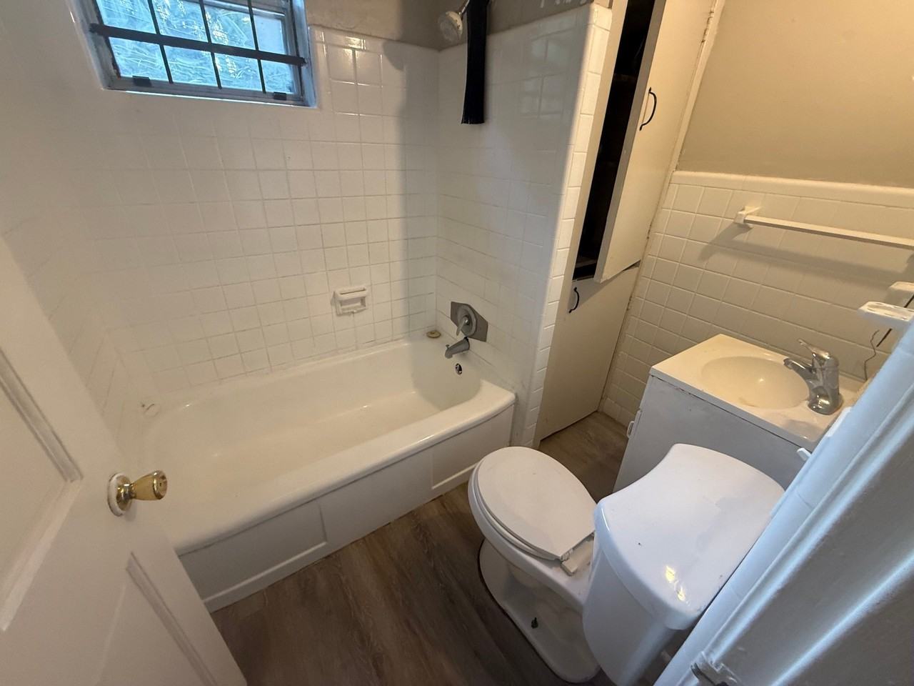 112 W 17th St #1 - Photo 5 of 15