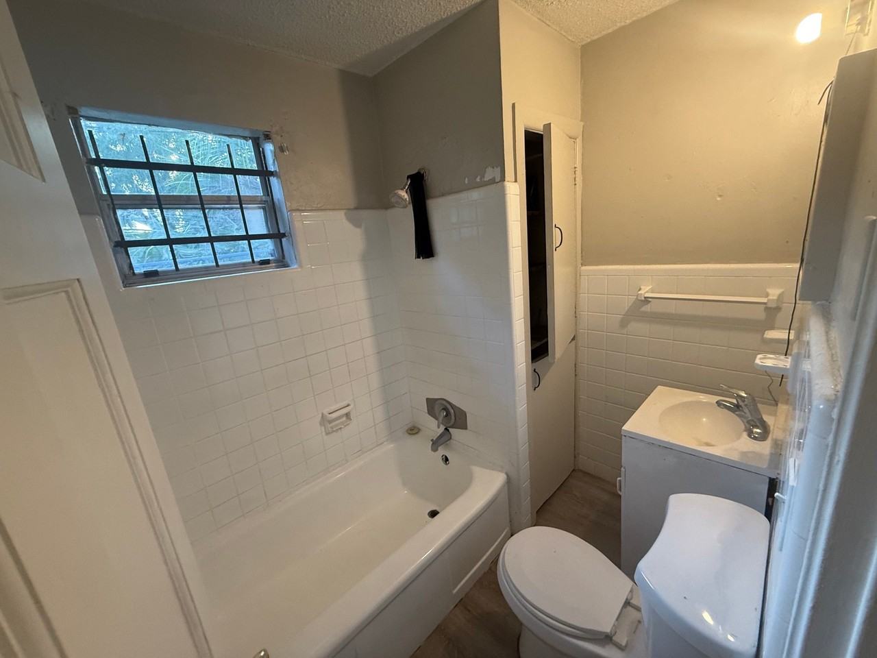 112 W 17th St #1 - Photo 6 of 15