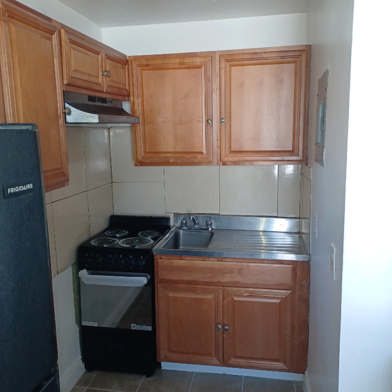 618 58th St #A - Photo 7 of 7