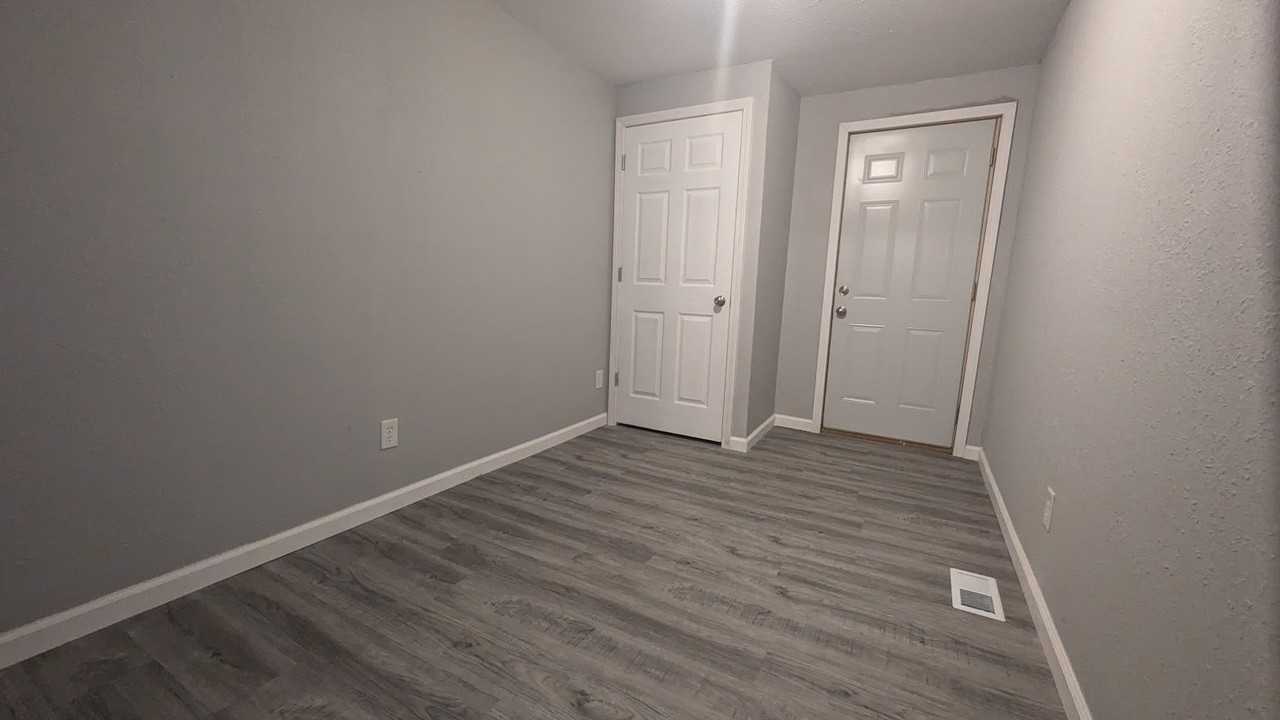 520 S Barrett Ave #520 - Photo 2 of 8
