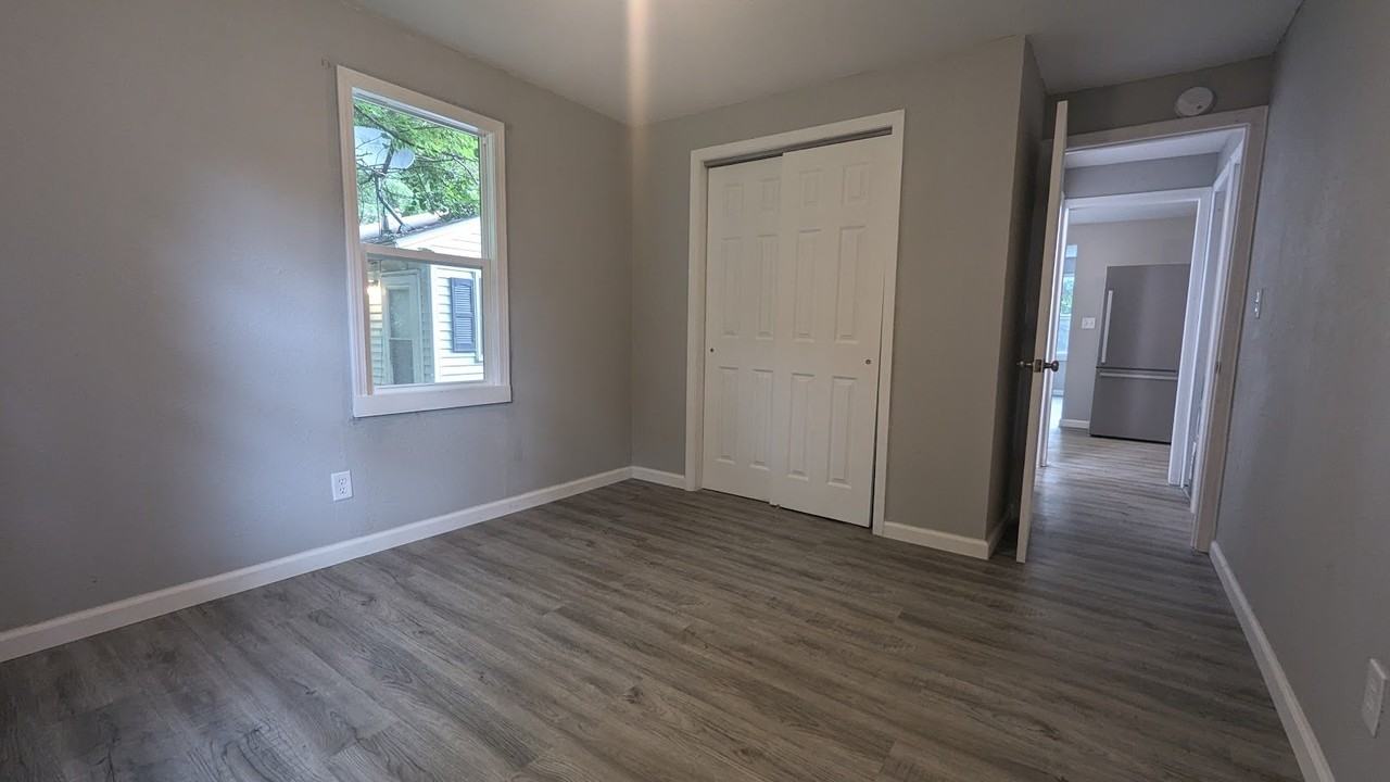 520 S Barrett Ave #520 - Photo 4 of 8
