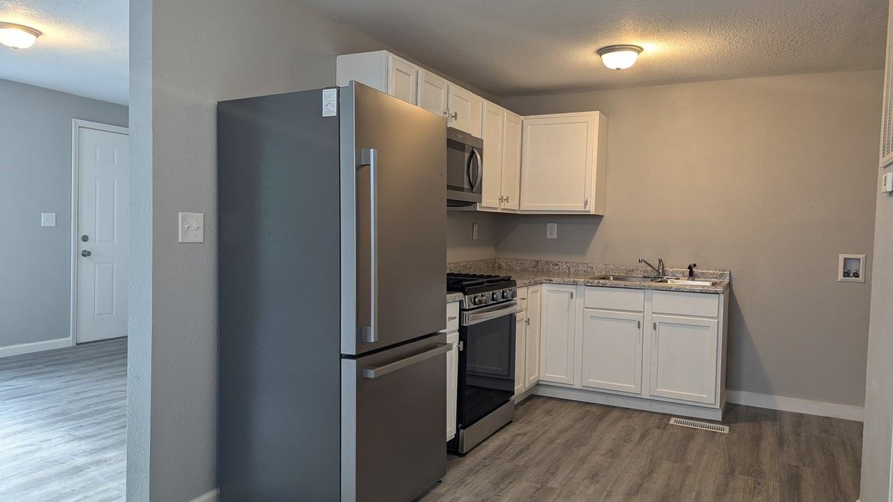 520 S Barrett Ave #520 - Photo 6 of 8