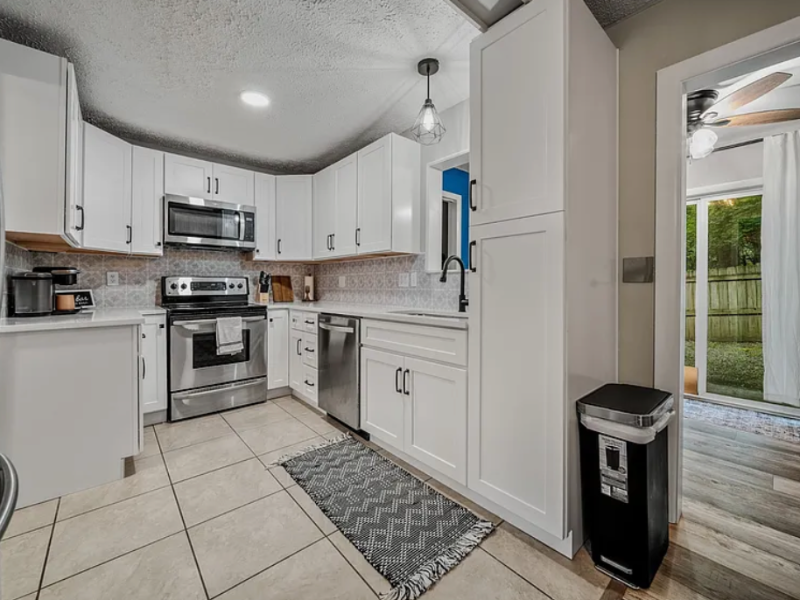 301 Deerpoint Dr - Photo 3 of 20