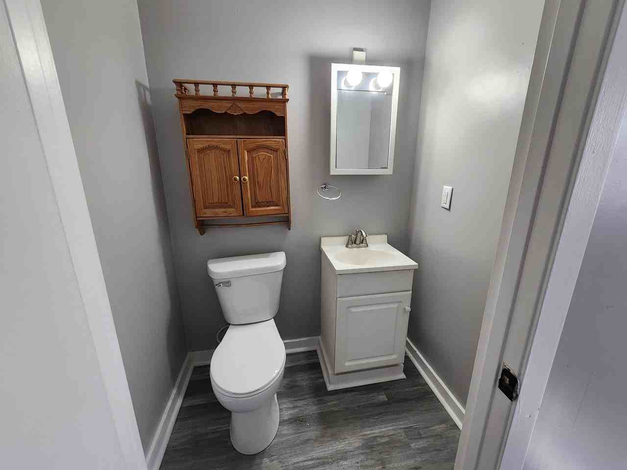 1012 E 15th St - Photo 4 of 11