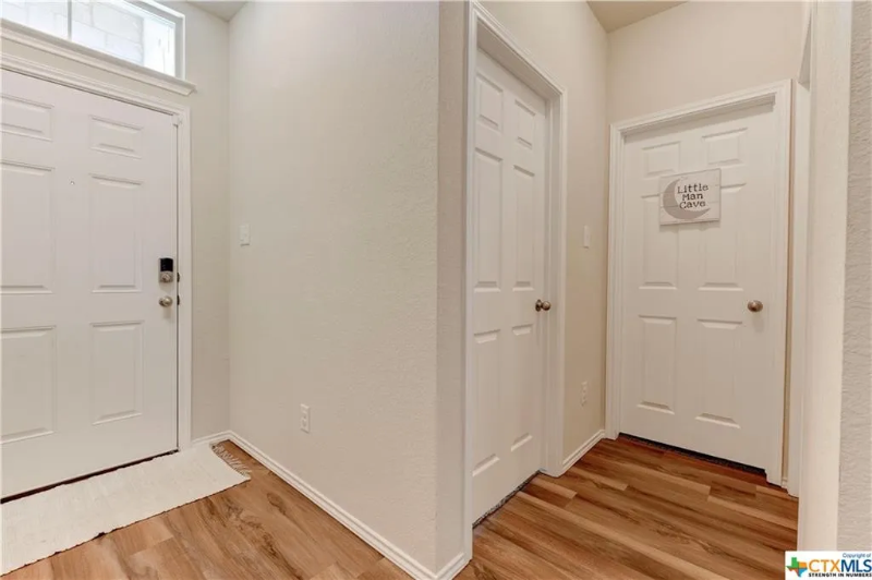 2608 Arno St - Photo 3 of 20