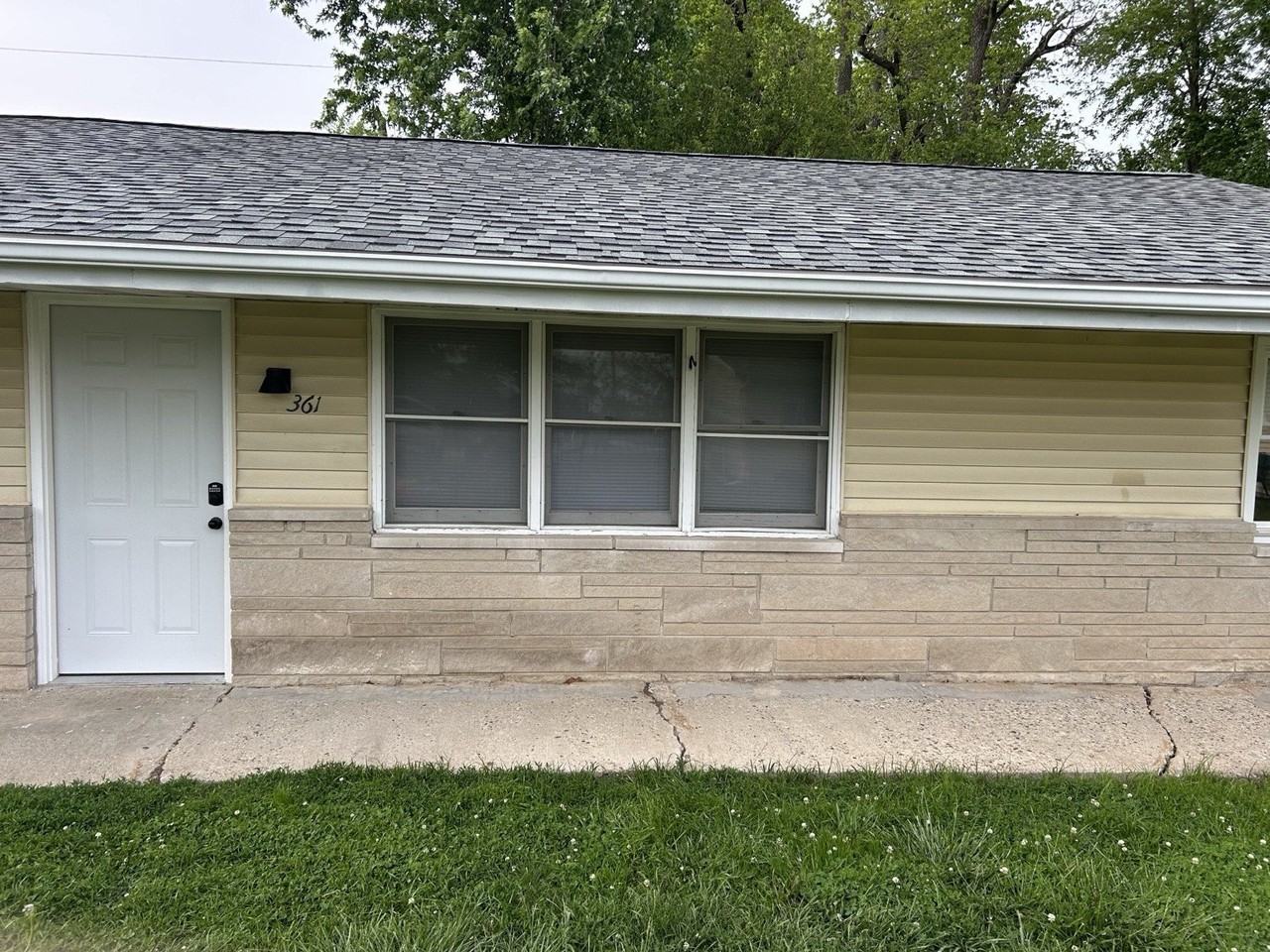 361 E Spruce St - Photo 2 of 14