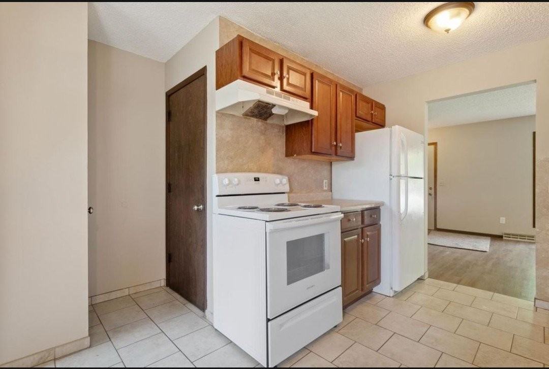 605 10th Ave S #605 - Photo 2 of 12