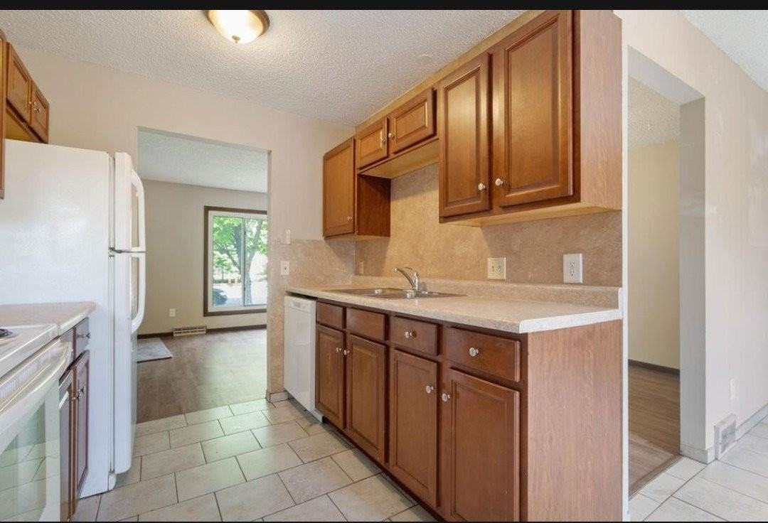 605 10th Ave S #605 - Photo 3 of 12