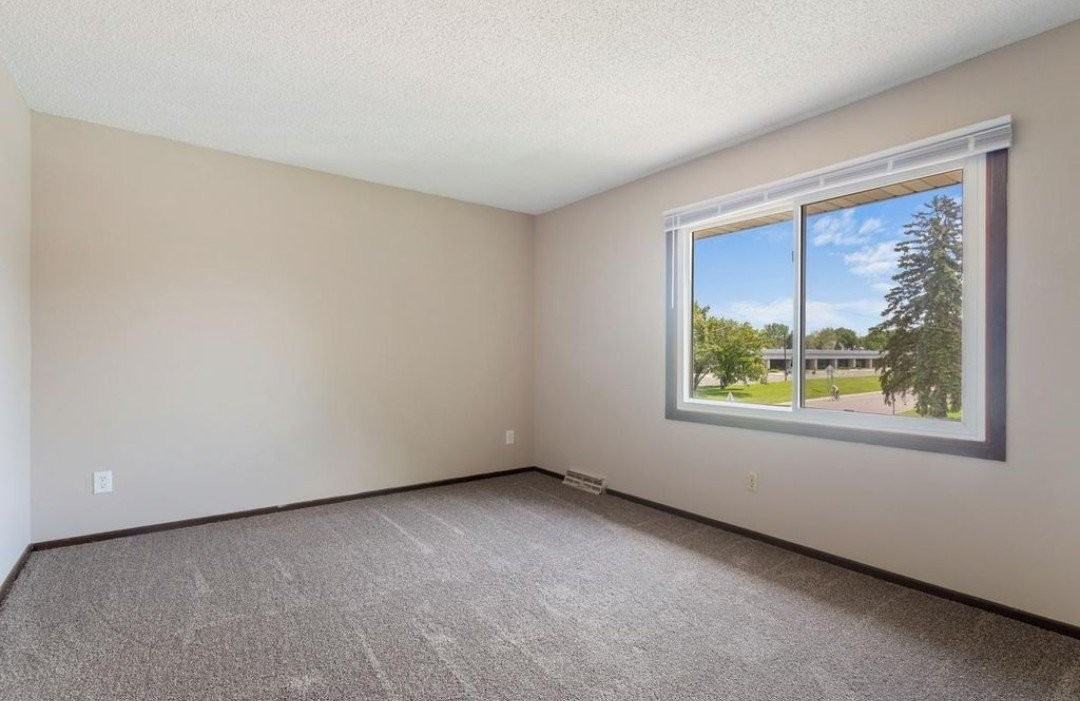 605 10th Ave S #605 - Photo 7 of 11