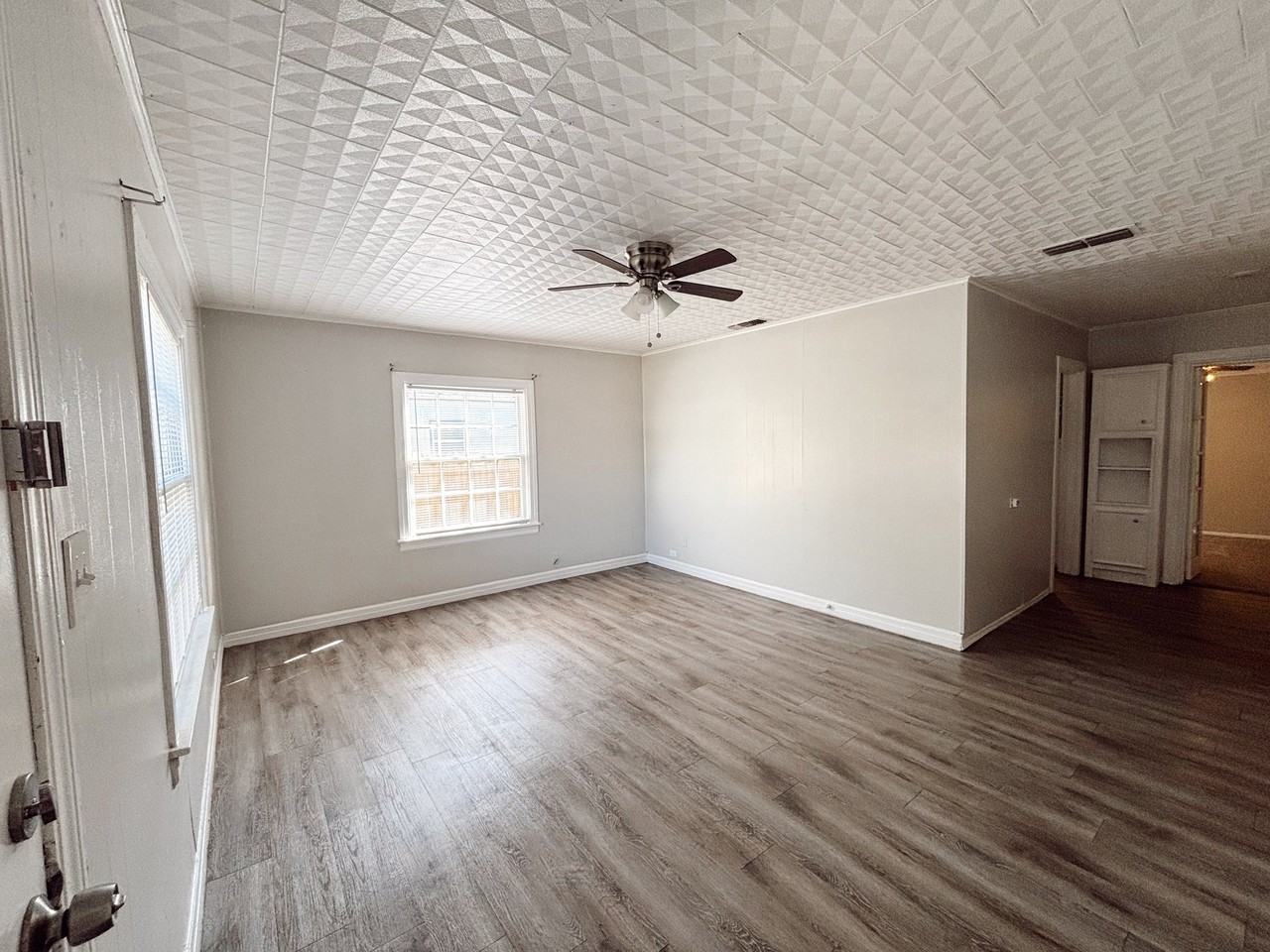 1915 26th St - Photo 2 of 12