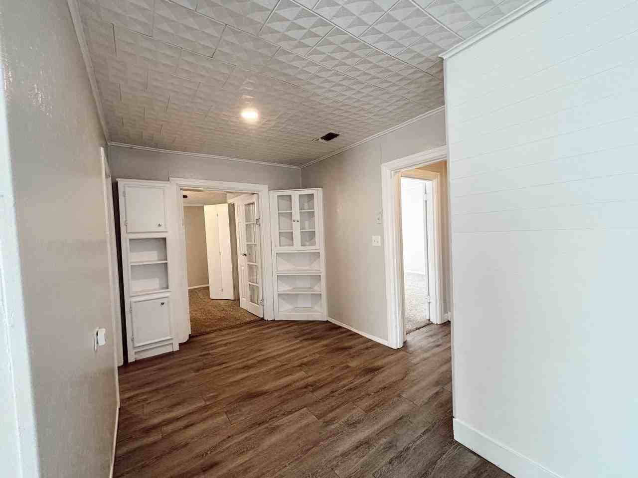 1915 26th St - Photo 5 of 12