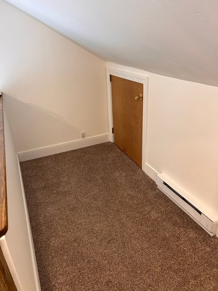 412 Oak St #1 - Photo 5 of 5