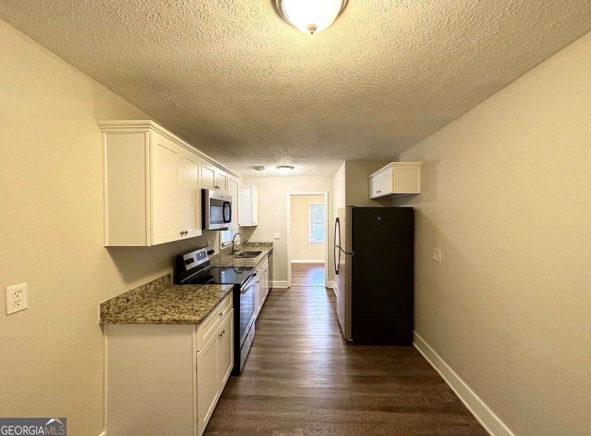 1737 Mckenzie Dr - Photo 2 of 15