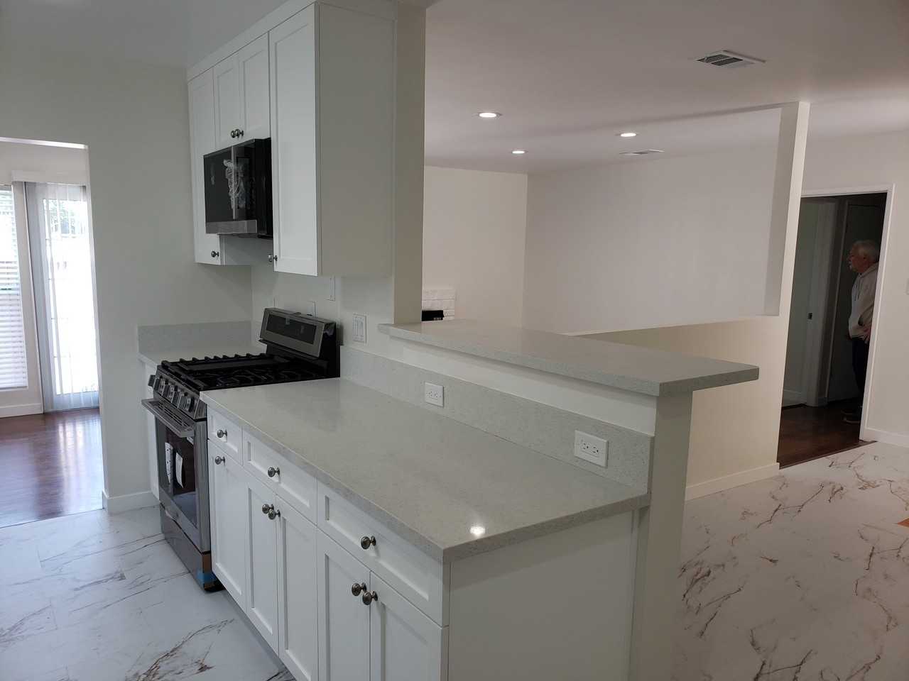 302 N Ventura St - Photo 4 of 14