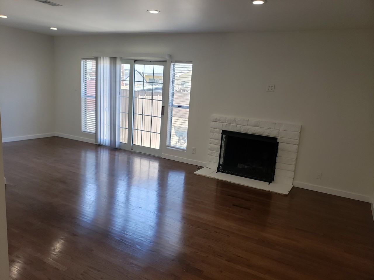 302 N Ventura St - Photo 7 of 14