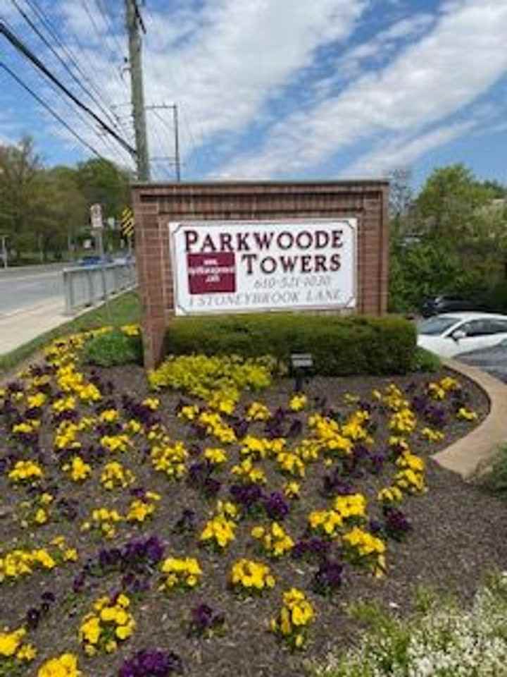 Parkwoode Towers - Photo 2 of 24