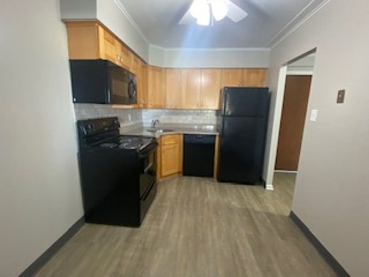 Parkwoode Towers - Photo 5 of 24