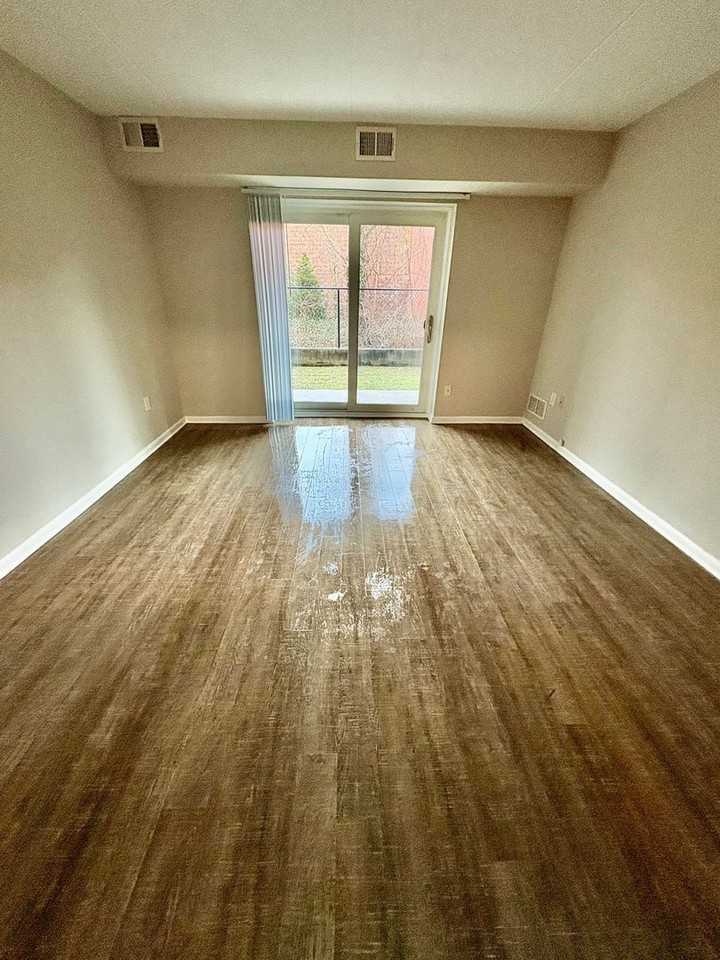 Parkwoode Towers - Photo 6 of 24