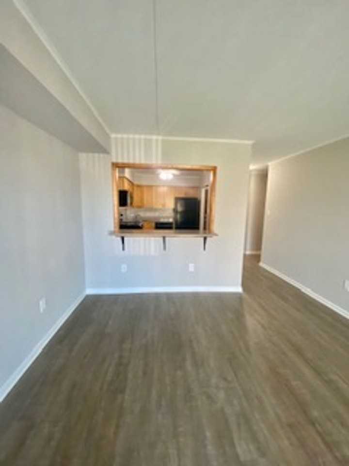 Parkwoode Towers - Photo 7 of 24