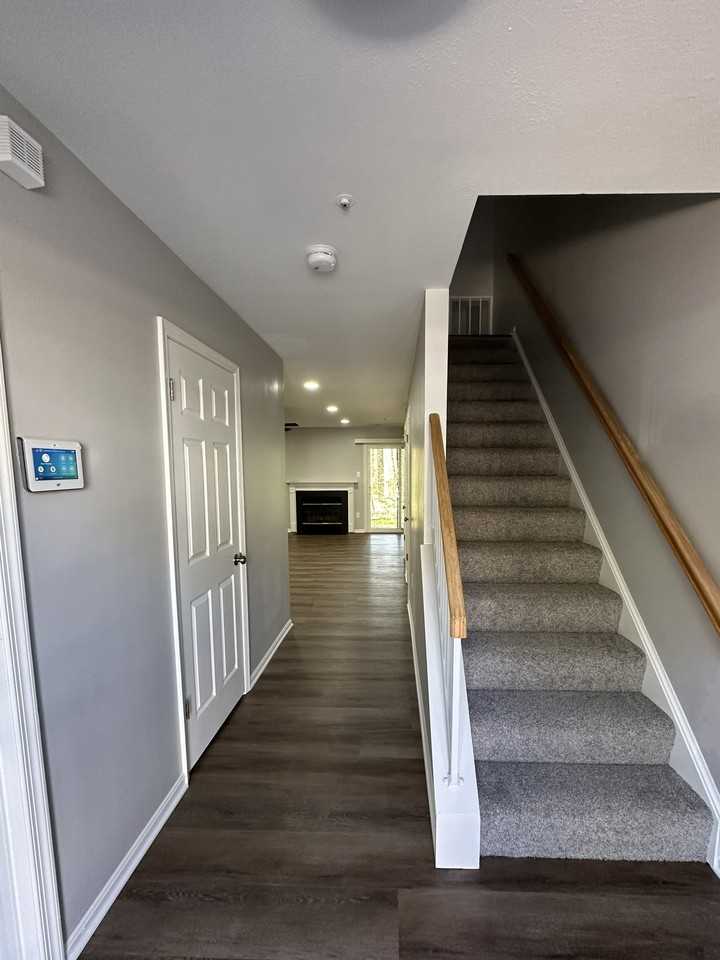 1523 Ashburnham Dr - Photo 2 of 9