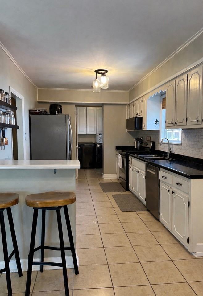 3749 Philwood Ave - Photo 5 of 11