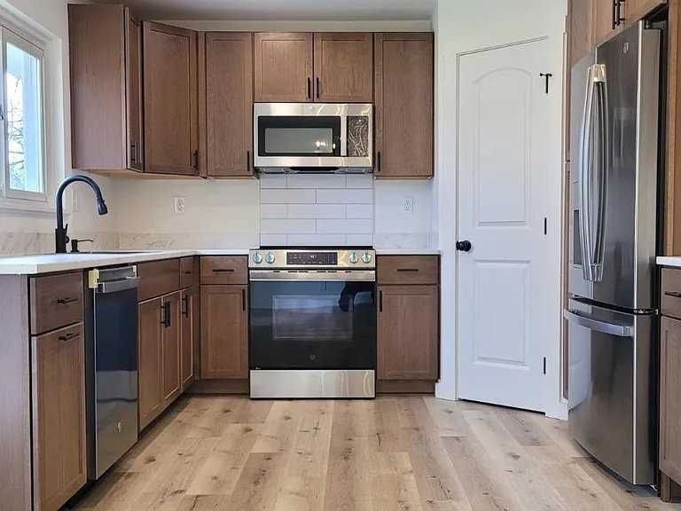 969 Robin Hill Dr - Photo 3 of 20