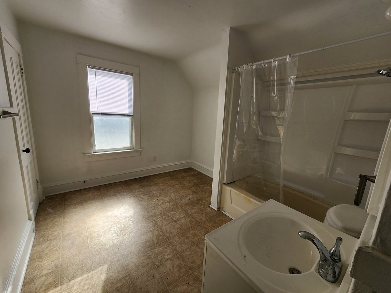 1020 16th Ave - Photo 4 of 9