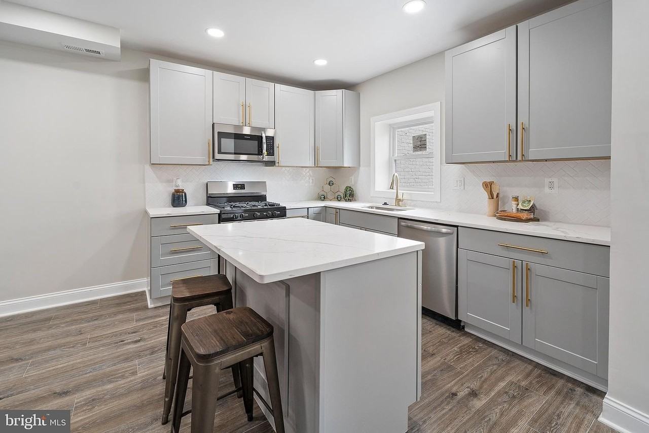 202 Adams St Ne - Photo 3 of 17