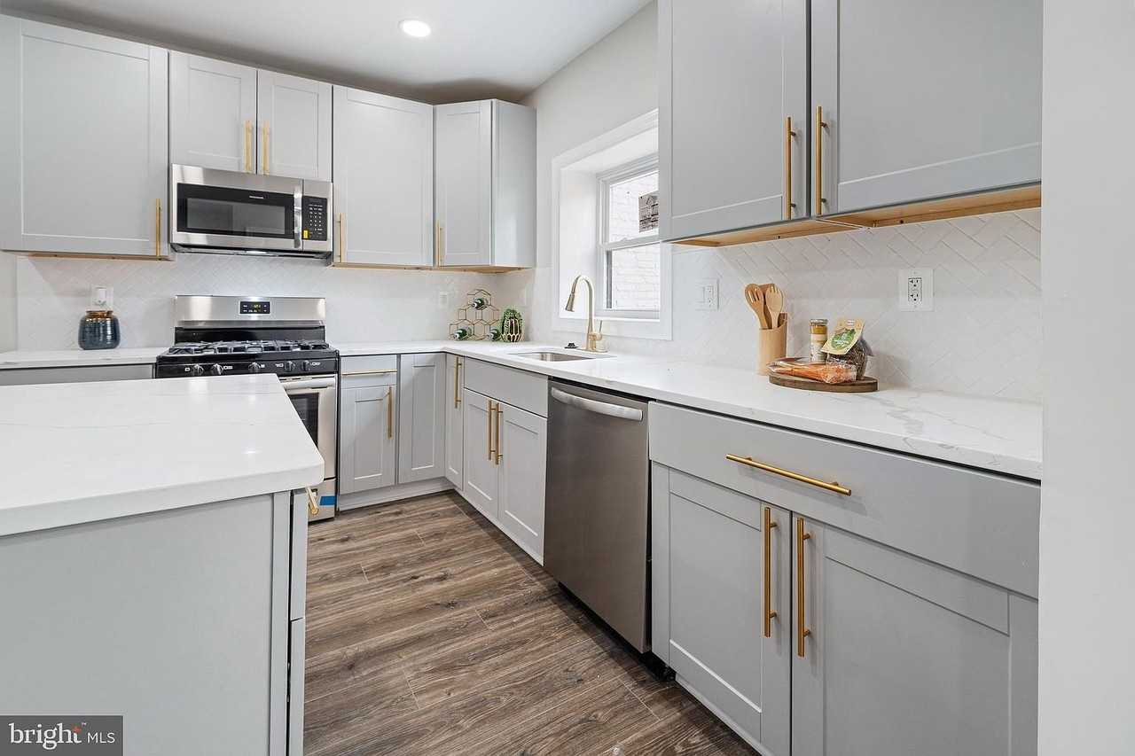 202 Adams St Ne - Photo 4 of 17
