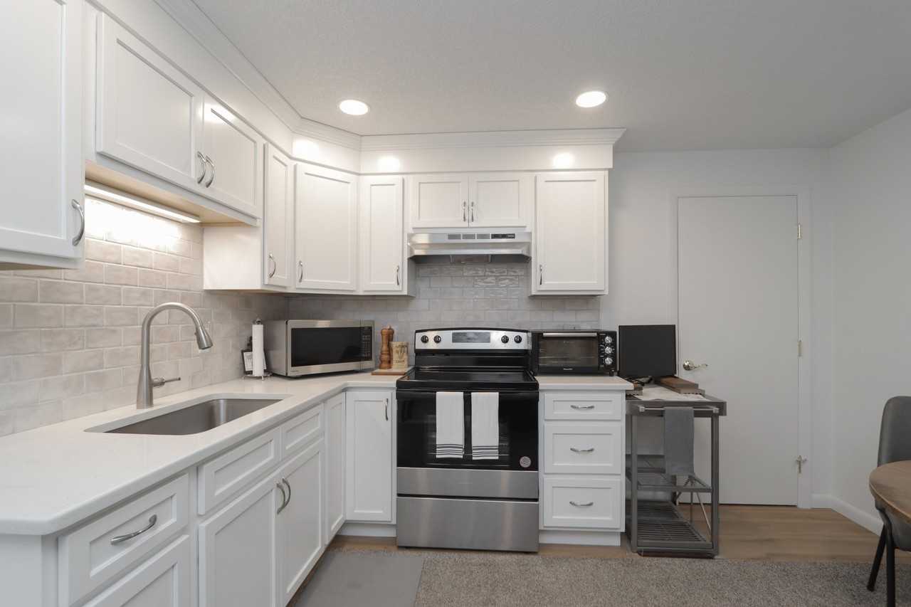 159 Redfern Dr #2 - Photo 3 of 29