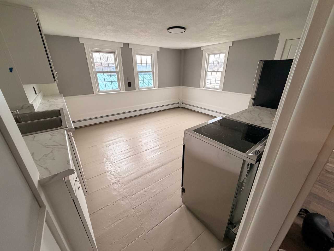 34 Commercial St #2 - Photo 4 of 12