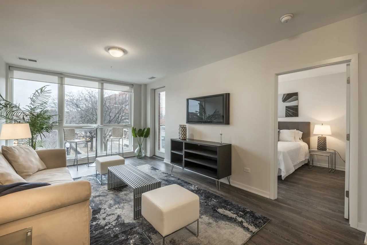 1323 N Wells St - Photo 3 of 15