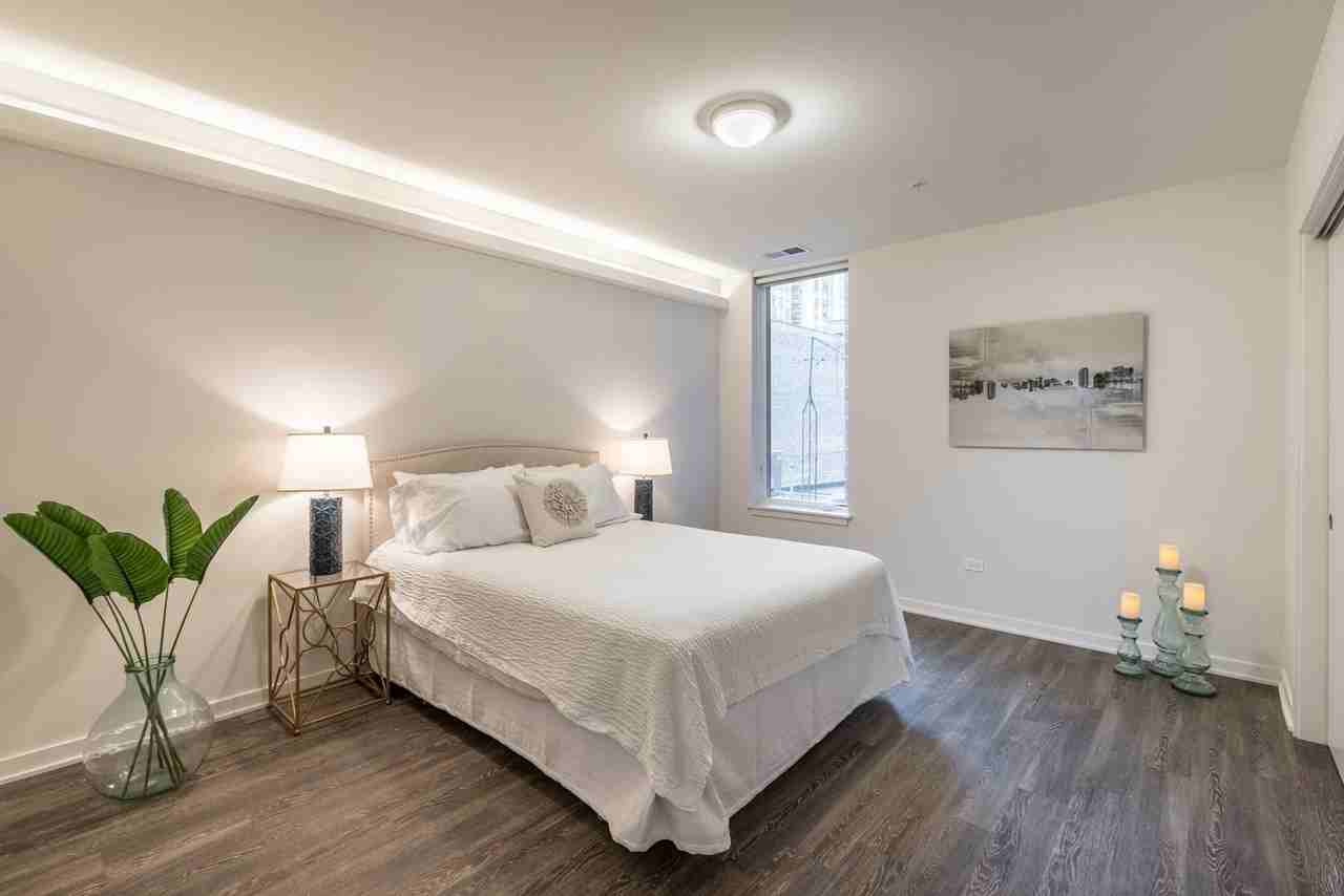 1323 N Wells St - Photo 7 of 15