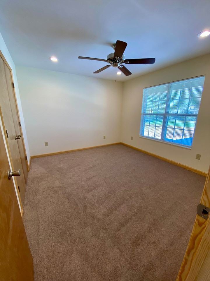 814 S Spring St #3 - Photo 4 of 10